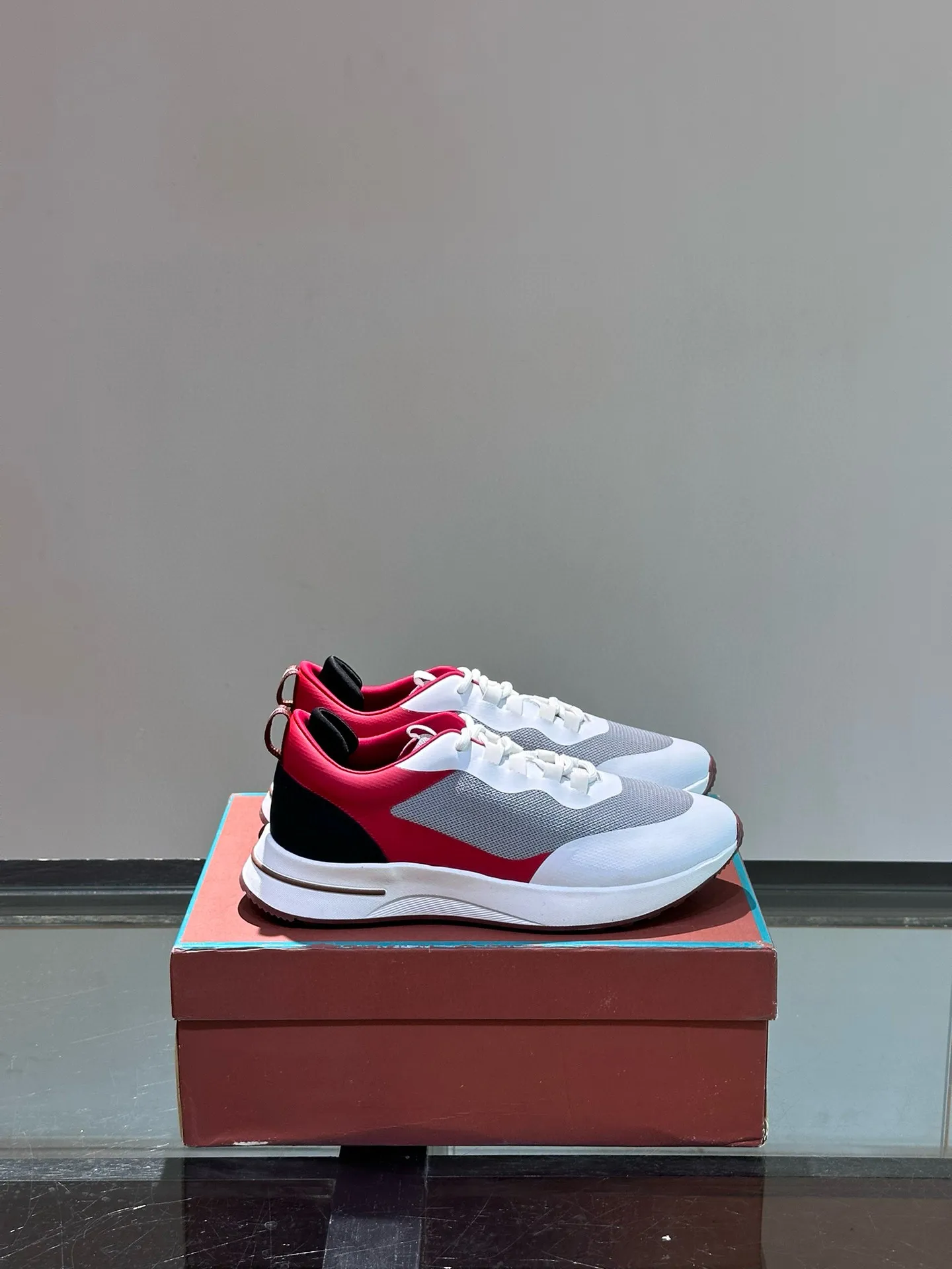 Factory price: 540💰Loro men's shoes💰iana niche Loro classic jogging shoes, men's lace-up casual shoes and sneakers, high-quality lightweight and comfortable fabrics, suitable for outdoor leisure, the color scheme is young and energetic, and it looks great with sportswear or casual suits! Size: 39-45 (38, 46 customized)
